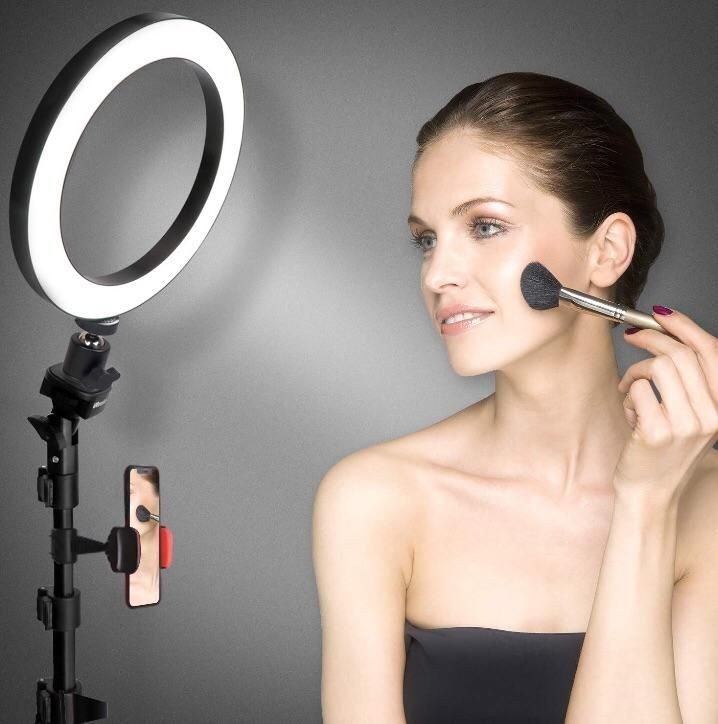 Nếu chỉ livestream makeup, bán mỹ phẩm thì loại đèn 14 inch là vừa đủ với nhu cầ