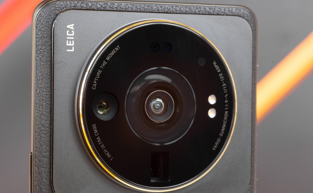 Hai máy đều có camera góc siêu rộng và camera zoom, cùng sử dụng cảm biến 48MP